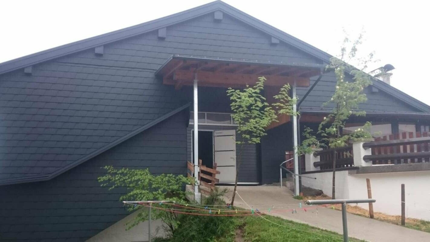 Høyloft med renovering av fasaden med PREFA veggshingel