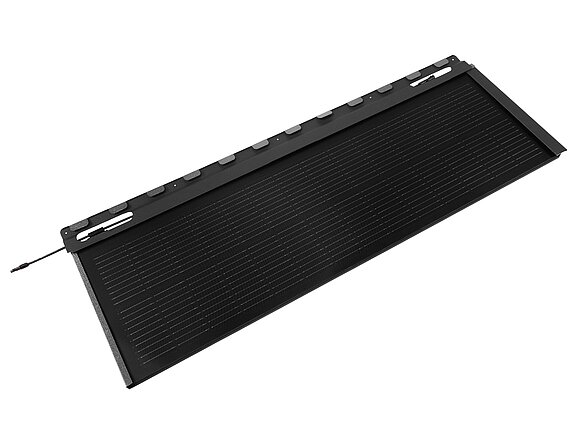 Illustrasjonen viser det store PREFA solcelle takplate i svart.