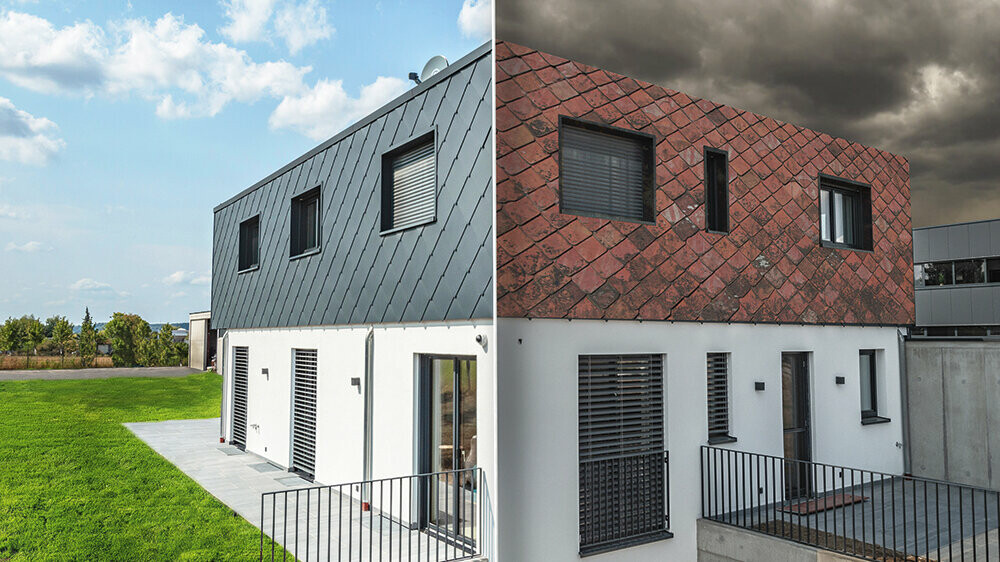 Den ene hånden holder en smarttelefon med et bilde av et hus med PREFAs fototjeneste - du kan kjenne igjen huset med og uten PREFA-tak.