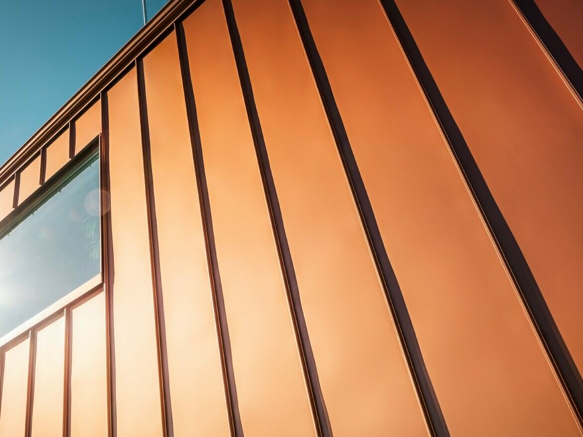 PREFA Falzonal Fassade im Farbton Neukupfer