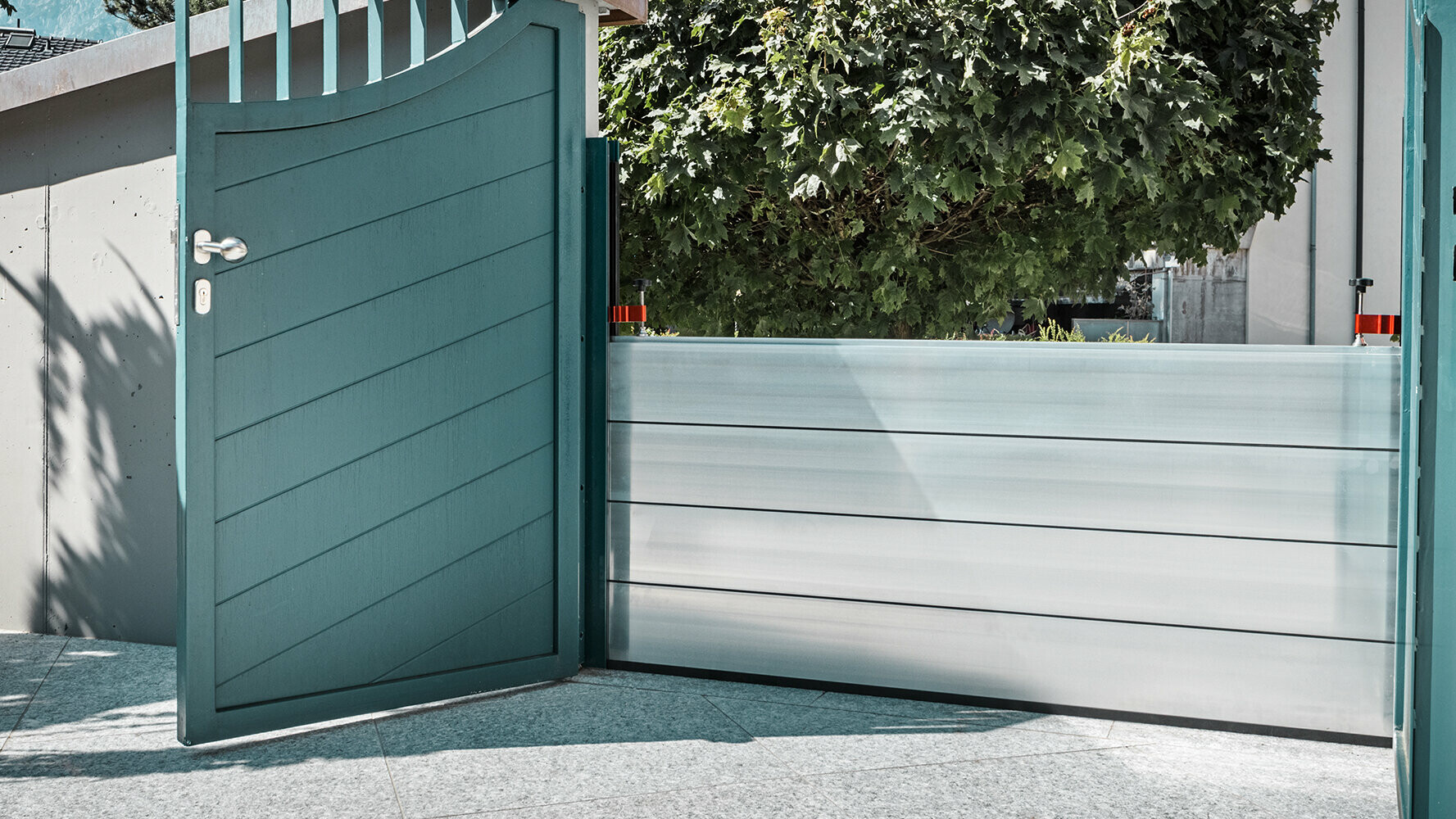 Skreddersydd flomsikring fra PREFA som beskyttelse for en bygning