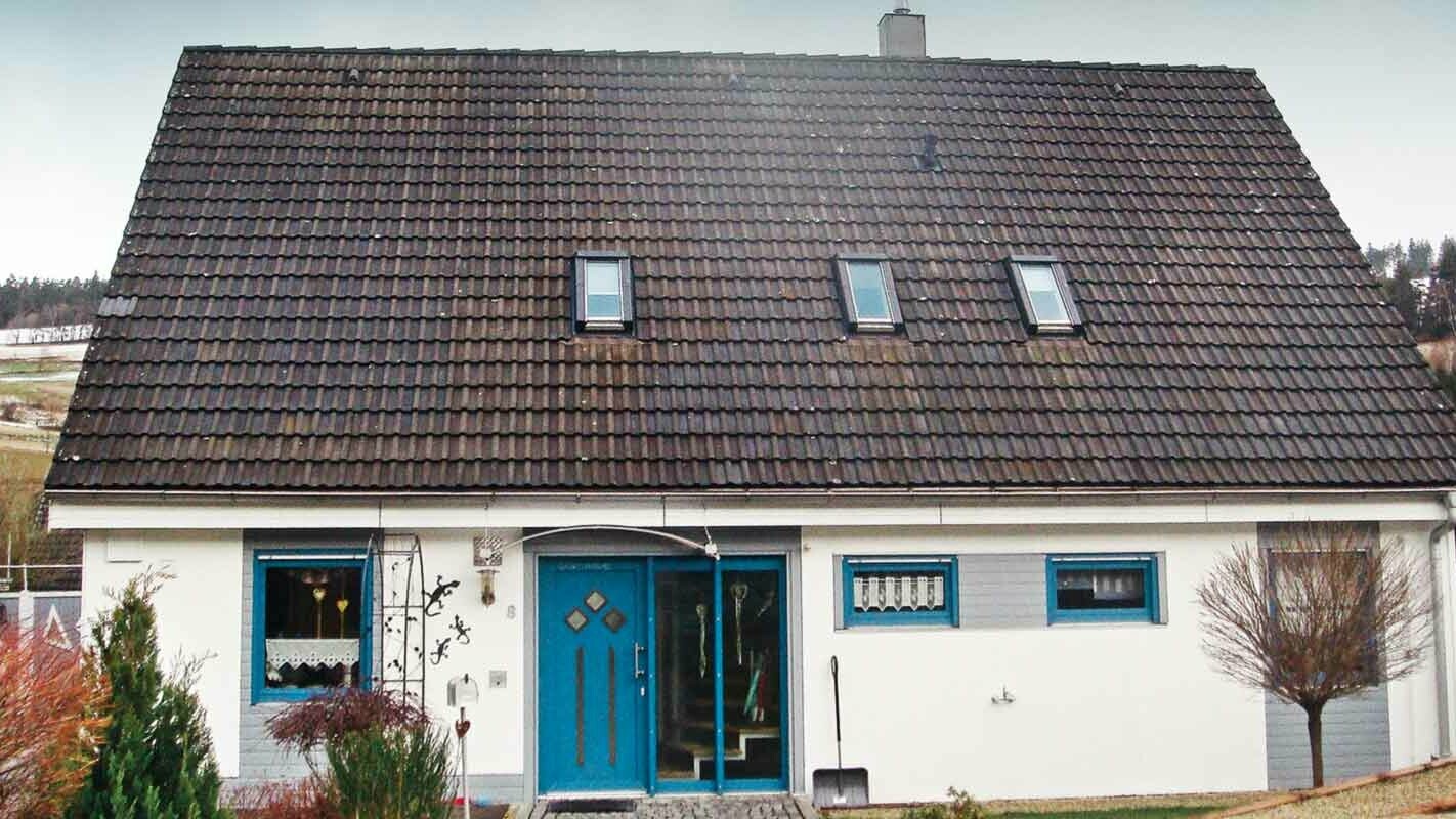 Før renoveringen av taket med PREFA FX.12 takpanel i P.10 antrasitt